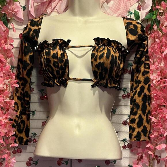 Fashion Nova Tops - Fashion nova Leopard print crop top #leopardprint #ruffles